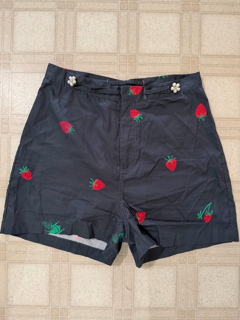 Saint Geraldine Strawberry Shorts L Large
